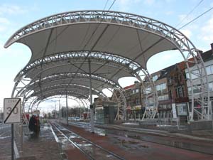 Toile architecturale tendue pour la station de tram de Nieuwpoort : Toiles architecturales : Toiles architecturales